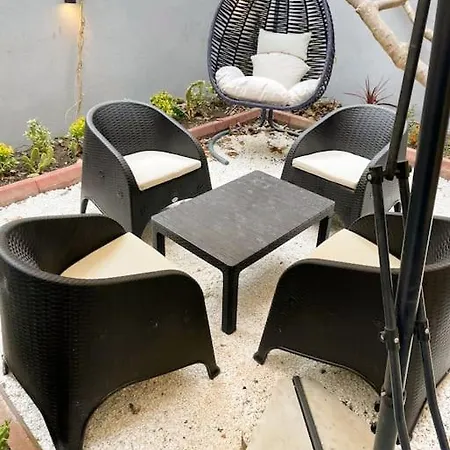 Luxury Furnished Garden Floor דירה *