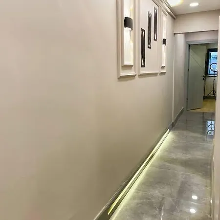 Luxury Furnished Garden Floor דירה *