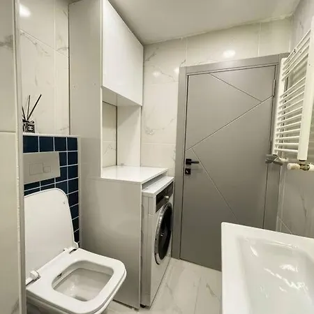 Luxury Furnished Garden Floor דירה